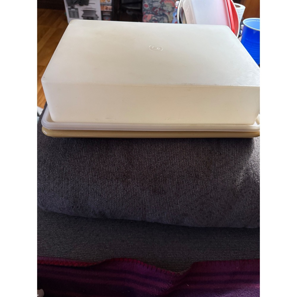 Vintage Tupperware Square Cake Taker Carrier Container Beige Lid & Base